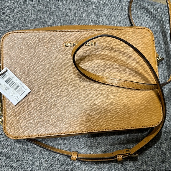 Jet Set Large Crossbody - Picture 1 of 6